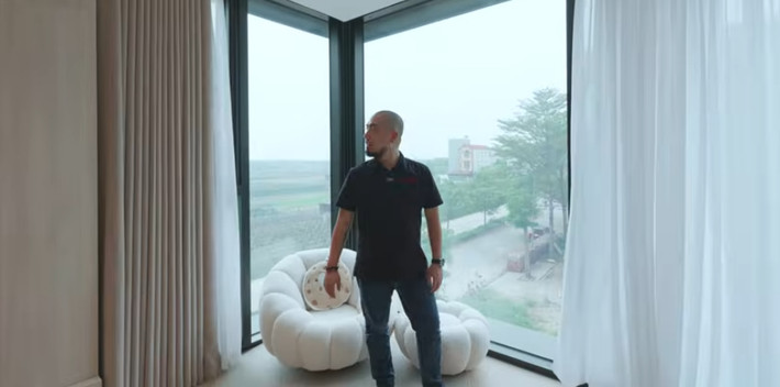 Đặc biệt, phòng ngủ có tầm view cánh đồng hiếm có giữa Hà Nội. Ảnh chụp màn hình NhaTo