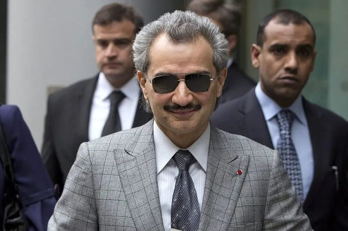 Hoàng tử Al Waleed bin Talal còn được mệnh danh là “Warren Buffett của Trung Đông” bởi đã bỏ không ít tiền vào đầu tư khách sạn, bất động sản và cổ phiếu. Ảnh: Getty