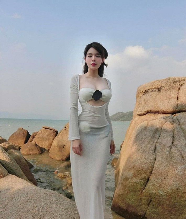 Bạn gái hậu vệ Văn Thanh cũng không ngại bỏ tiền đi du lịch. Ảnh: FBNV