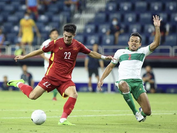 Sau 45 phút đầu tiên thi đấu nhẫn nhịn với những pha vào bóng đầy ác ý của Indonesia thì ngay đầu hiệp 2, đội tuyển Việt Nam đã có bàn thắng mở điểm của Tiến Linh.