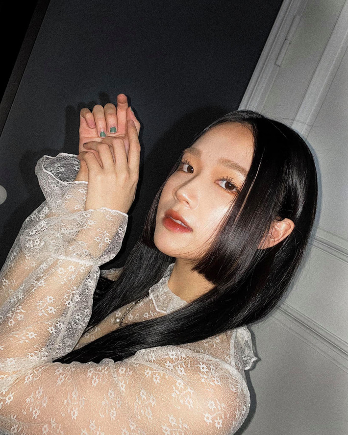 Ngoài ra, Tâm Xíu cũng khẳng định: "Những gì các bạn thấy chỉ là bên ngoài, để làm được vẻ ngoài đó cũng là cả một quá trình. Chỉ mong thời gian tới sẽ không còn bận bịu để còn làm được những gì mình thiếu. Thế nên chỉ cần một lời động viên thôi cũng là sức mạnh cho mình cố gắng rồi. Ai mà cũng hiểu cho nhau thì cuộc sống bớt khó khăn nhỉ?"