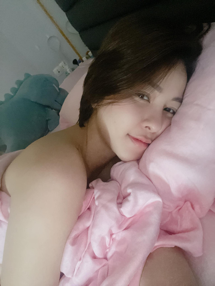 Chia tay mối tình 5-6 tháng cách đây không lâu, ngày 25/5, hot girl Trâm Anh tiết lộ đang yêu một người.