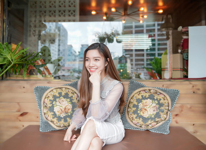Hiện tại, Thùy Trinh đã có chứng nhận giảng dạy yoga 200 giờ và chứng nhận Huấn luyện viên Yoga do Liên đoàn Yoga Việt Nam cấp.