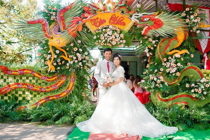 Thời gian qua, kiểu cổng cưới dân gian “cây nhà lá vườn” đang dần được ưa chuộng trở lại ở miền Tây Nam Bộ.