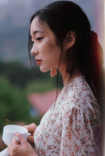 Thậm chí, nhiều cư dân mạng nhận xét Tiêu Hạ có vẻ đẹp hao hao nữ diễn viên Dương Mịch.