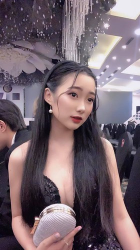 Những hình ảnh mà Tiêu Hạ đăng tải lên trang cá nhân trông cô nàng không khác gì "nàng thơ" bởi nó chứa đựng nhiều cảm xúc và ấn tượng, truyền tải được nhiều thứ giống với nick name mà cô nàng lựa chọn dành cho mình.