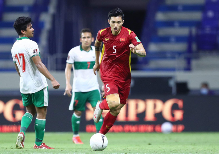 Đội tuyển Việt Nam vừa có chiến thắng hủy diệt 4-0 trước Indonesia tại vòng loại thứ 2 World Cup 2022 khu vực châu Á. Đây cũng là trận đấu đánh dấu sự trở lại của Đoàn Văn Hậu sau thời gian dài khổ sở với chấn thương.