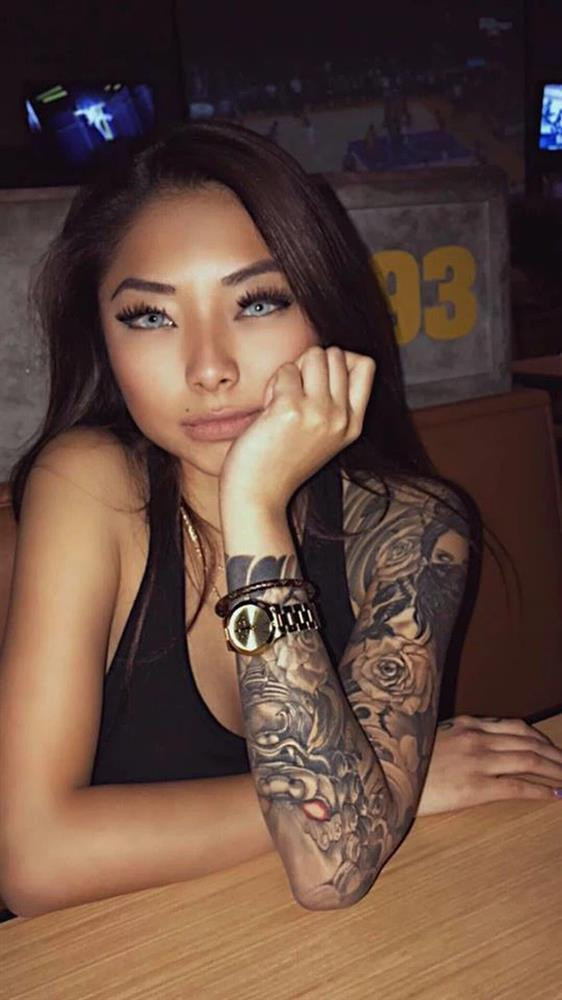 Người mẫu ảnh kiêm hot girl Việt Kiều Cassie Trinh Võ sinh năm 1996. Cô mang trong mình hai dòng máu Việt - Đài Loan, sinh ra ở Việt Nam. Hiện cô đang sống và làm việc tại San Francisco, California, Mỹ.