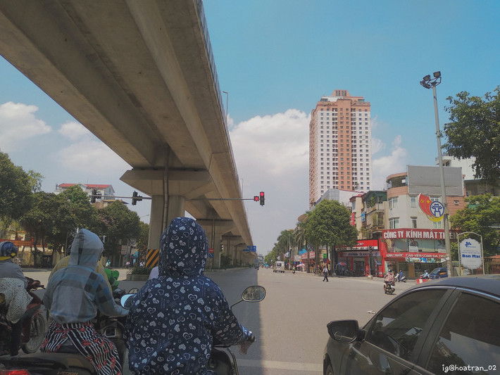 Nếu ra đường vào mùa hè, chắc hẳn phần đường "thiên đàng" có mật độ tham gia giao thông đông đúc hơn "địa ngục".