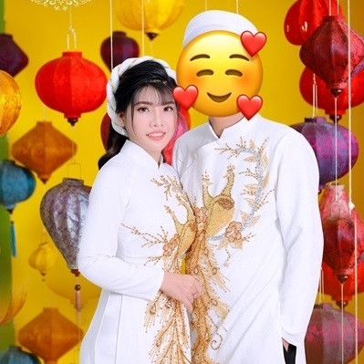Quách Phượng sau đó đã quyết tâm thay đổi, thực hiện thẩm mỹ rồi “lột xác” xinh đẹp khác hẳn trước đây. Gương mặt mới không chỉ giúp hiện tượng mạng xã hội thuận lợi hơn trong cuộc sống, có sự nghiệp riêng mà còn gặp được người chồng hết mực yêu thương mình.