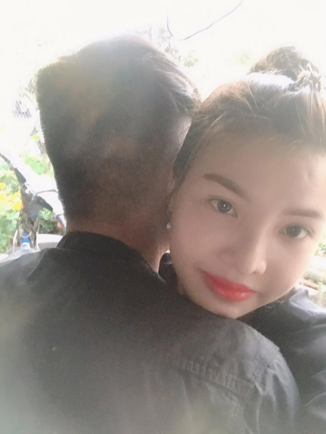 Dù vẫn luôn yêu thương con gái nhỏ nhưng Quách Phượng không phủ nhận cô bé vẫn phải chịu thiệt thòi về mặt tình cảm. Chẳng hạn vào những ngày lễ Tết, Quách Phượng có thể đi ăn, đi chơi cùng chồng và con trai nhưng lại chỉ có thể nhắn tin, gọi điện cho con gái hỏi thăm.