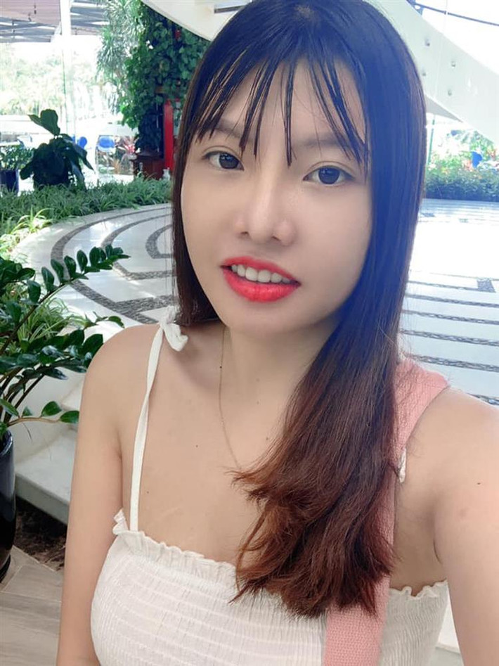 Con cũng là cô bé rất tình cảm. Hai mẹ con thường gọi điện video nói chuyện với nhau suốt. Thỉnh thoảng những lúc rảnh việc, mình cũng có bắt xe về thăm bé.” - Phượng "Thị Nở" chia sẻ thêm.