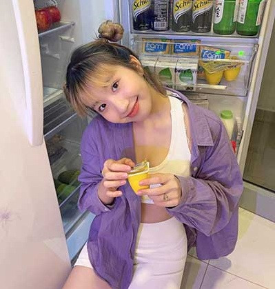 Hot TikToker Khánh Huyền là nhân vật nổi tiếng khắp các mạng xã hội khi sở hữu gương mặt xinh đẹp cùng vóc dáng đẹp chuẩn mẫu.