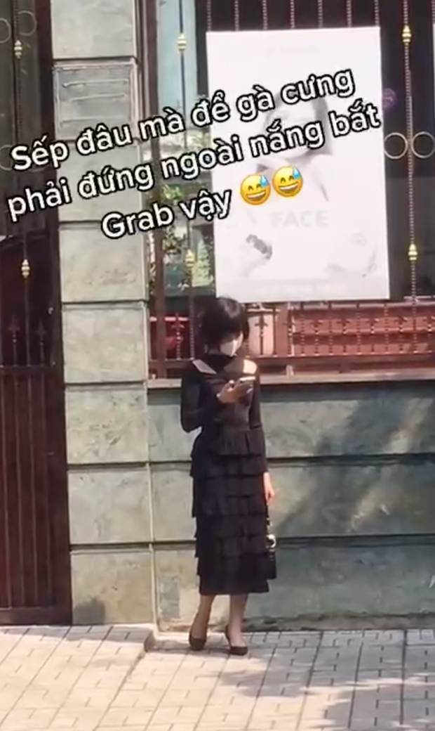 Nếu để ý kĩ 2 đoạn clip mới xuất hiện ghi lại cảnh một cô gái giống Hải Tú đều có điểm chung là cố tình đăng video có chèn chữ "khích" cư dân mạng bình luận ném đá để lấy tương tác, kiểu như: "Tôi nên làm gì trong trường hợp này" hay "Sếp đâu mà để gà cưng ngoài nắng bắt Grab vậy".