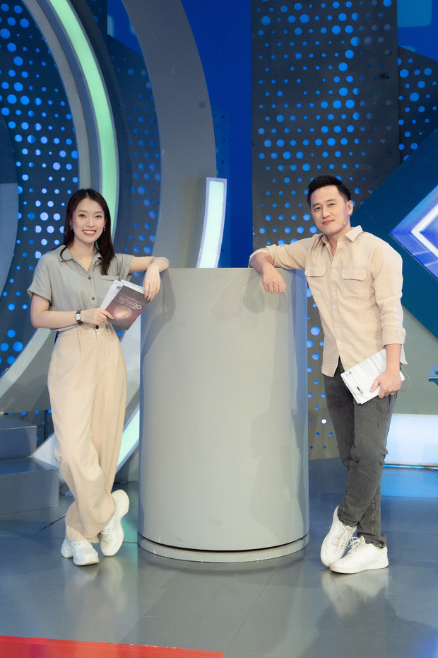 Giọng nói truyền cảm, nụ cười sáng bừng sân khấu và cả nguồn năng lượng Gen Z dồi dào ở Trần Khánh Vy, tất cả đã tạo ra một nữ MC mới được tất cả công nhận.