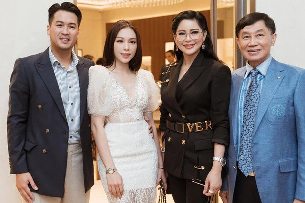 Ngược lại, bạn gái Phillip Nguyễn cũng khá kín tiếng, hiếm khi đôi co trên mạng - một tính cách đặc trưng của nhiều dâu hào môn nên nhiều người không ngần ngại dự đoán hot girl Hà thành sẽ về làm dâu họ Nguyễn trong tương lai không xa.