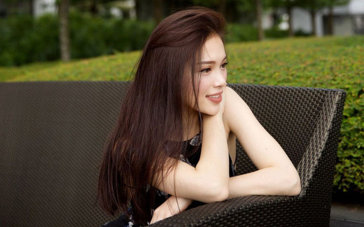 Trong quá trình yêu, Phillip Nguyễn và Linh Rin liên tục "phát cẩu lương" lên MXH, đồng thời là những khoảnh khắc trêu đùa nhau cực lầy.