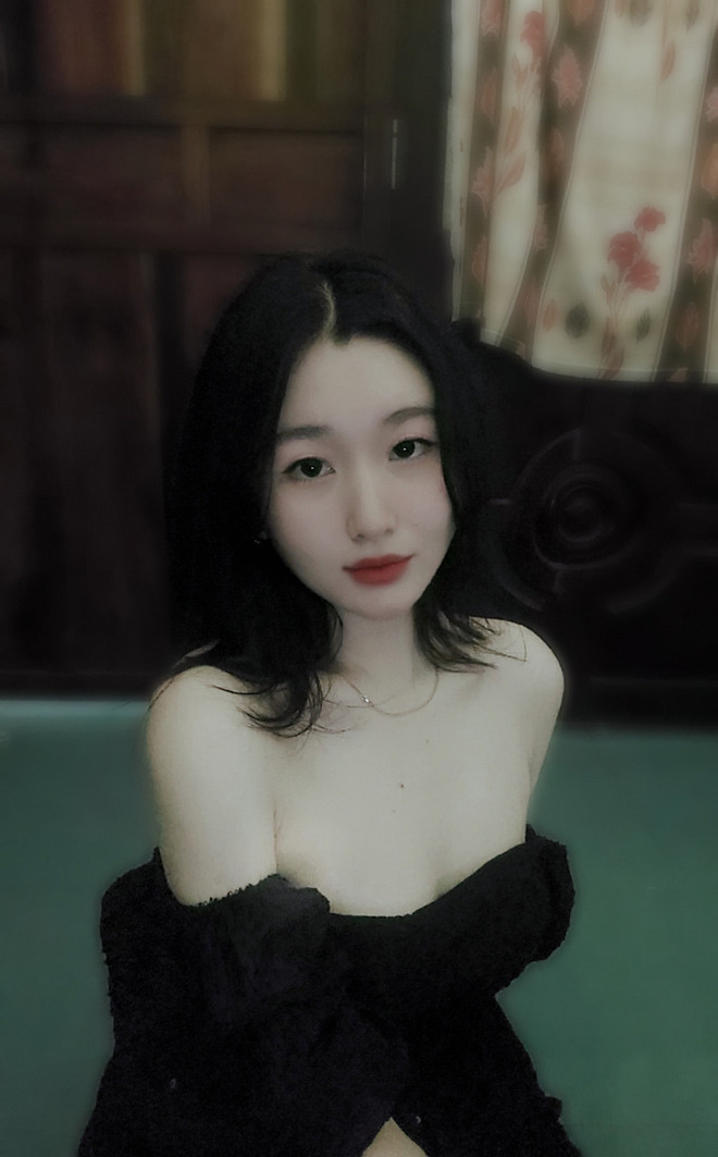 Thanh Thanh tâm sự: “Mới vào đại học, khi mình vô tình thấy được hình ảnh sồ sề của bản thân trên trang web của trường lúc tham gia ngoại khóa, mình biết đã đến lúc cần thay đổi. Ngoại hình này khiến mình mất đi quá nhiều niềm vui và cơ hội”