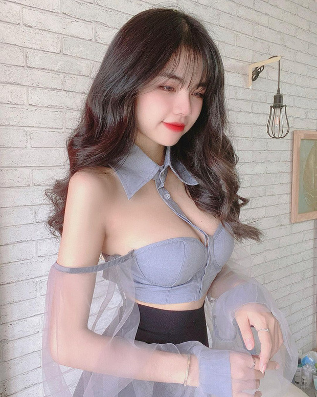 Phong cách thời trang gợi cảm hết nấc cũng là lý do góp phần tạo nên nickname của Mai Dora.