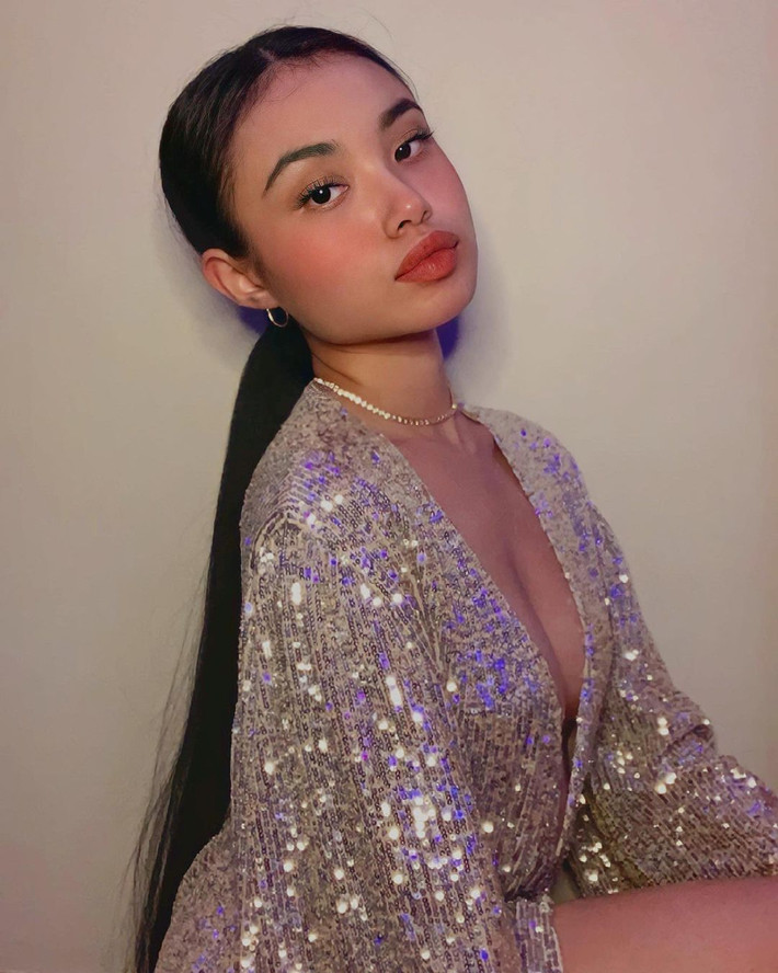 Ở phần bình luận, Phương Uyên còn "cà khịa" nhẹ hội FA: "Noel này không lạnh".