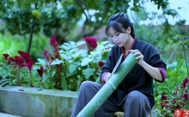 Sản phẩm gần nhất trên kênh YouTube được Lý Tử Thất đăng tải từ ngày 14/7. Bẵng đi hơn 1 tháng, cô chưa đăng thêm bất kỳ video mới nào khiến nhiều khán giả vô cùng sốt ruột.