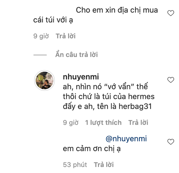 Theo tìm hiểu, chiếc túi xinh xắn được bà xã Văn Quyết diện lên dạo mát là Hermes Herbag 31 có giá dao động từ 60 - 80 triệu đồng.