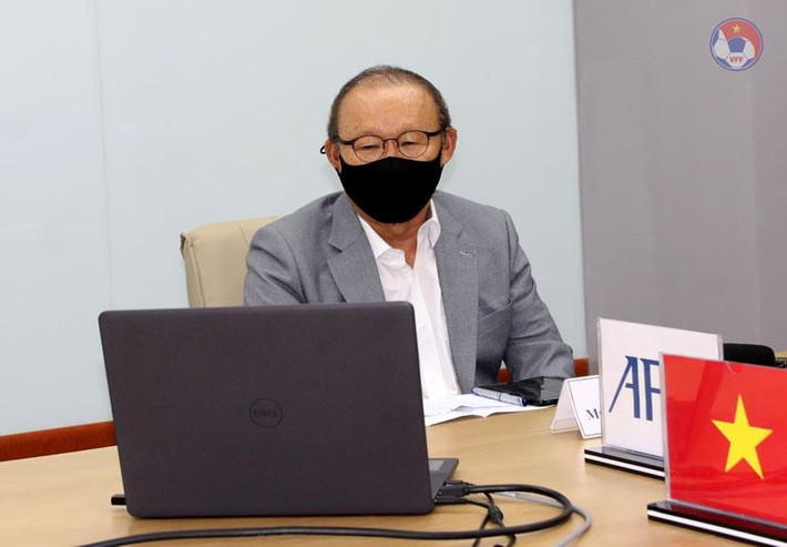 Về phía HLV Park Hang Seo, đánh giá các đối thủ ở bảng B, ông giãi bày: "Mỗi đội có một màu sắc riêng, có kinh nghiệm riêng, ngôi sao riêng. Đây là cơ hội cho đội tuyển Việt Nam học hỏi, tiến bộ. Chúng tôi sẽ cố từng trận...