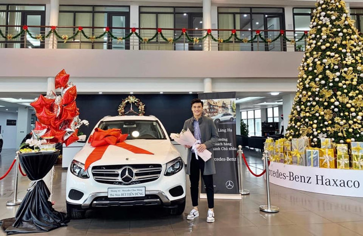 Bùi Tiến Dũng sắm Mercedes-Benz GLC 250 có giá niêm yết khoảng 2 tỉ đồng.