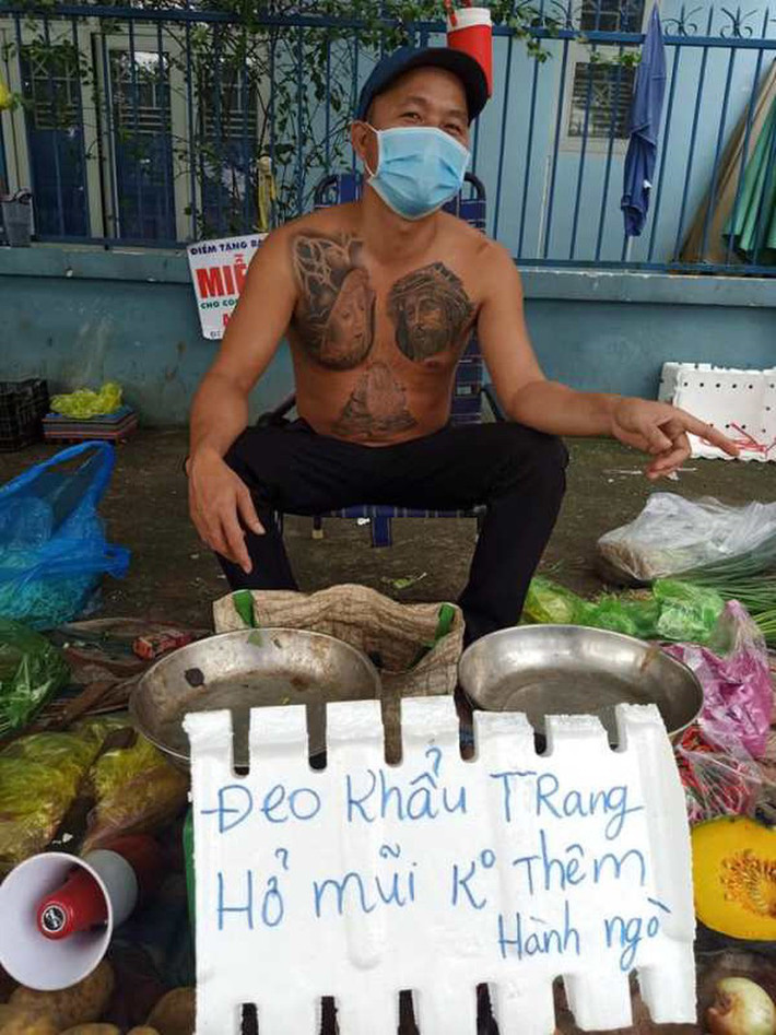 Minh Râu được biết đến trên mạng với cách bán rau độc lạ, hào sảng chia sẻ khó khăn với những người xung quanh.