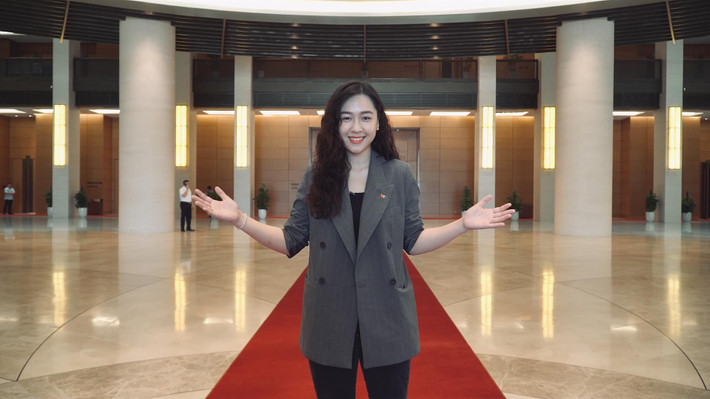"Chị nói đúng nè. Hoa hậu vừa đẹp vừa có tri thức mà BTV cũng cần đẹp với giỏi nữa, bộ mặt của đài truyền hình mà" hay "Thích nghe chị này tâm sự và chia sẻ ghê. Tiếp thêm động lực cho mình lắm." là những bình luận dân mạng ủng hộ Hà My.