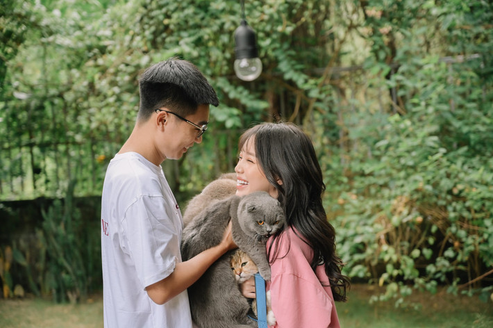 Thậm chí, nhiều netizen còn khẳng định Linh Ngọc Đàm và Bụt đích thị là cặp đôi vàng trong làng chia tay nhưng vẫn làm bạn.
