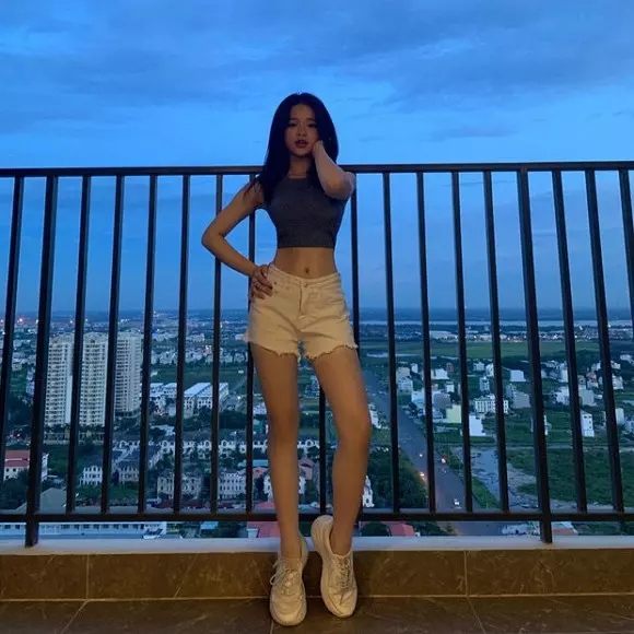 Nhưng với khoảnh khắc vừa đăng tải, không ai có thể phủ nhận chuyện body của hot girl Hà thành này thực sự không có chút mỡ thừa nào.