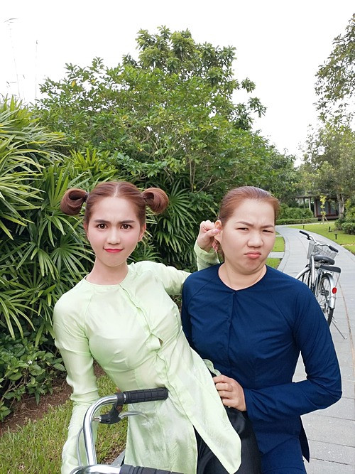 Dù chỉ trang điểm nhẹ nhàng nhưng Thúy Kiều vẫn xinh đáo để.