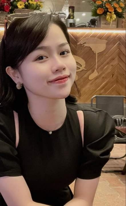 Vóc dáng thon gọn, gương mặt xinh xắn cùng mái tóc trẻ trung, nhiều người đã cho rằng Huỳnh Anh ngày càng đang thăng hạng về ngoại hình.