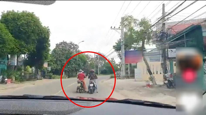 Được biết, hành vi dừng đèn đỏ sai quy định có thể bị phạt tiền từ 60.000 đồng đến 80.000 đồng đối với xe máy hoặc từ 100.000 đồng đến 200.000 đồng đối với xe ô tô