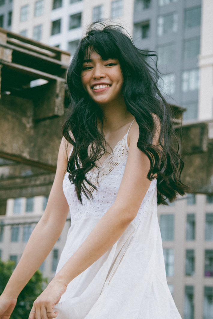 Hot girl Mắt Biếc - Đỗ Khánh Vân là một trong số những cái tên khiến cộng đồng mạng phải ngỡ ngàng vì sự thay đổi khác lạ, "lột xác" phong cách 180 độ so với nhân vật Trà Long trước kia.