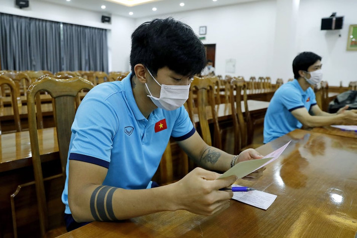 Đối với những cầu thủ trẻ như Văn Hậu thì đây là lần đầu tiên anh chàng được tham gia đi bầu cử đại biểu Quốc hội khóa XV và đại biểu Hội đồng Nhân dân các cấp.