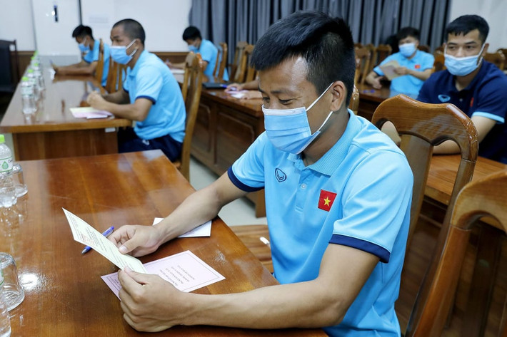 Cũng theo chia sẻ của đại diện VFF, các trường hợp Y Eli Niê, Lý Trung Hiếu, Tẩy Văn Toàn và Nguyễn Hữu Thắng sau khi chia tay U22 Việt Nam sẽ trở về địa phương để bầu cử theo quy định.