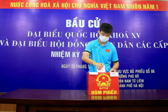 Sáng 23/5 tại trụ sở LĐBĐ Việt Nam (VFF), các thành viên của ĐT Việt Nam và U22 đã tiến hành bỏ phiếu bầu cử đại biểu Quốc hội khóa XV và đại biểu Hội đồng Nhân dân các cấp nhiệm kỳ 2021-2026.