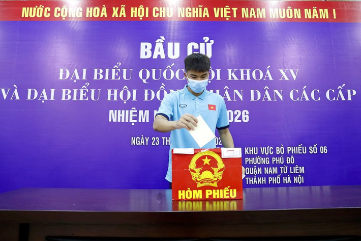 Để đảm bảo công tác phòng, chống dịch trong giai đoạn tập trung tập huấn, ngoài việc thực hiện nghiêm túc các nội quy, quy định có liên quan, các thành viên đội tuyển Việt Nam và đội tuyển U22 Việt Nam cũng duy trì kế hoạch xét nghiệm RT-PCR trong vòng 7 ngày/lần.