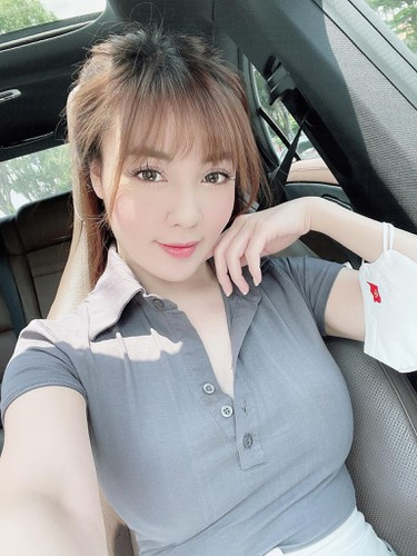 Bên cạnh đó, Âu Hà My cũng thường xuyên đi làm thiện nguyện, giúp đỡ những hoàn cảnh khó khăn trong thời điểm dịch bệnh phức tạp.