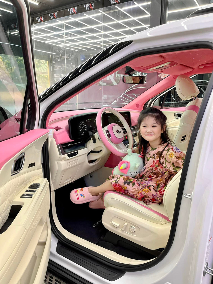 Như vậy vấn đề sinh con trai hay gái phụ thuộc nhiều vào người chồng, không phải do người vợ. Nhưng vẫn có không ít người thiếu hiểu biết, quy chụp việc sinh con trai hay gái là do phụ nữ. Cách trả lời của Đoàn Di Băng là điều khiến nhiều người hả dạ.