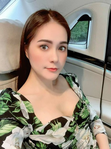Vì anh tin chỉ ngồi cùng vợ con anh mới ăn ngon miệng và hạnh phúc. Gia đình là nơi để yêu thương chứ không phải là nơi để rạch ròi hơn thua nhau cái giới tính". Chồng nữ đại gia quận 7 - Đoàn Di Băng cho biết thêm.