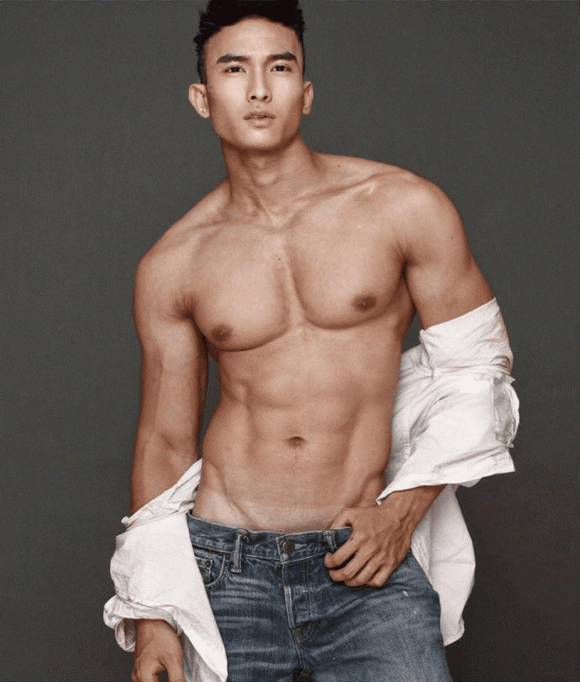 Hot boy Chan Than San có tên tiếng Việt là Trần Thanh Sơn. Sở hữu ngoại hình đẹp hoàn hảo đúng "gu Hàn Quốc", chàng trai này chóng lọt vào mắt xanh của rất nhiều cô gái.