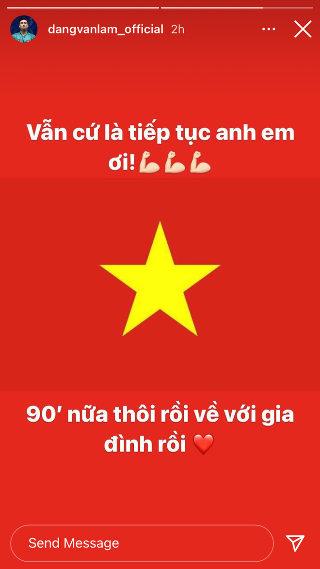 Không chỉ chăm chỉ comment bài đăng của đồng đội, Đặng Văn Lâm còn đăng cả story để cổ vũ tinh thần cho đội tuyển Quốc gia