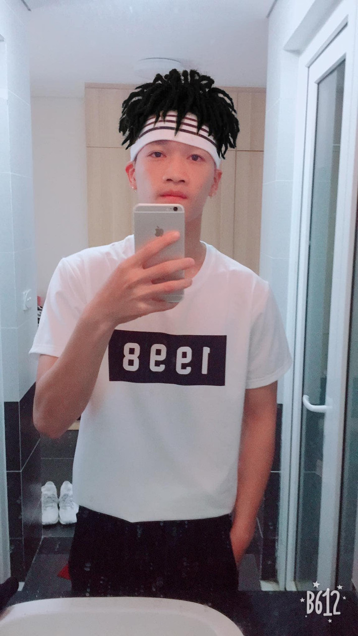 Ngày thường thư sinh nhưng khi diện style tóc "dreadlock", trông Hoàng Đức khá ngầu.