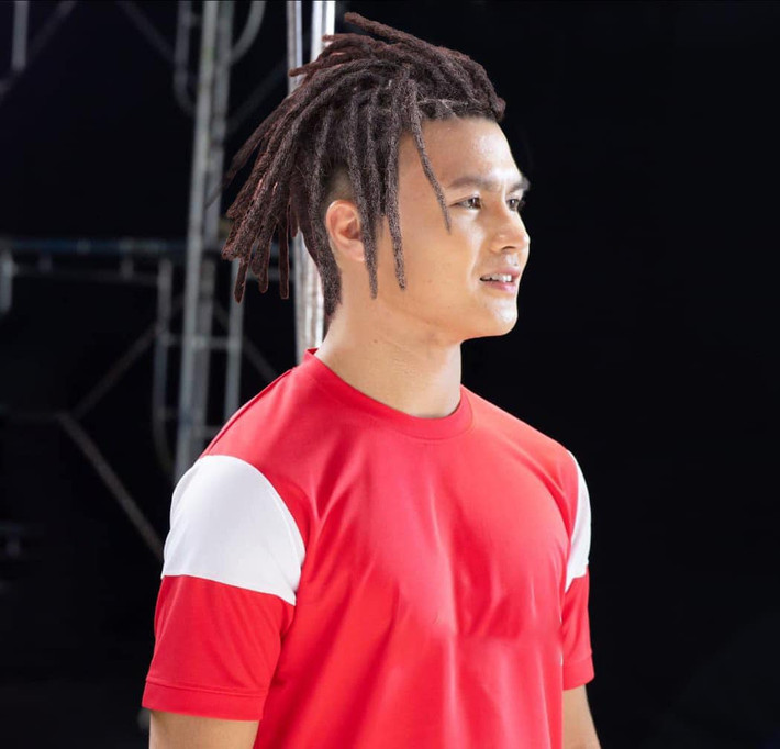 Quang Hải bị đặt câu hỏi với mái tóc "dreadlock" thì gội đầu kiểu gì?
