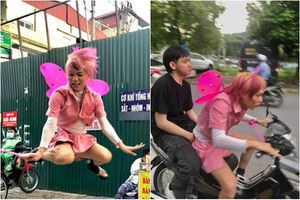 Cách đây chưa lâu, thảm họa mạng Phạm Văn Thoại còn nhận ý kiến chỉ trích về clip ăn theo trend biến hình nhưng khi điều khiển xe máy lại không đội mũ bảo hiểm.