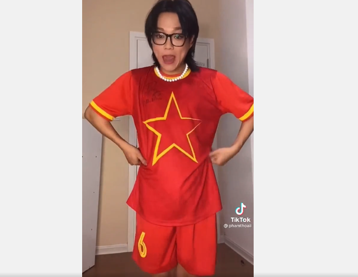 Hiện tại phía dưới đoạn clip, phần lớn bình luận của netizen đều không đồng tình, thậm chí là dùng những từ gay gắt để phản đối ý kiến của Phạm Thoại.