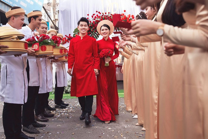 Vòng Phối Phối từng "làm mưa làm gió" trên mạng xã hội bởi gương mặt xinh đẹp và đường nét "hao hao" giống với Hoa hậu Kỳ Duyên.